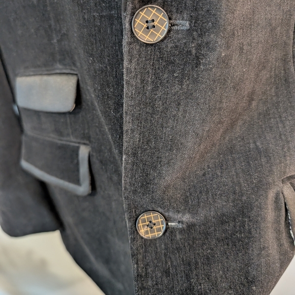 Robert Graham Black Velvet Blazer with Elegant Trim - Picture 15 of 15